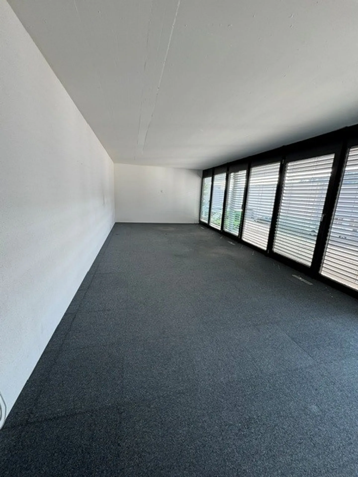 Ihr neuer Geschäftsstandort: 54 m2 Büro-/Gewerbefläche in Freienbach - Photo 3 sur 5