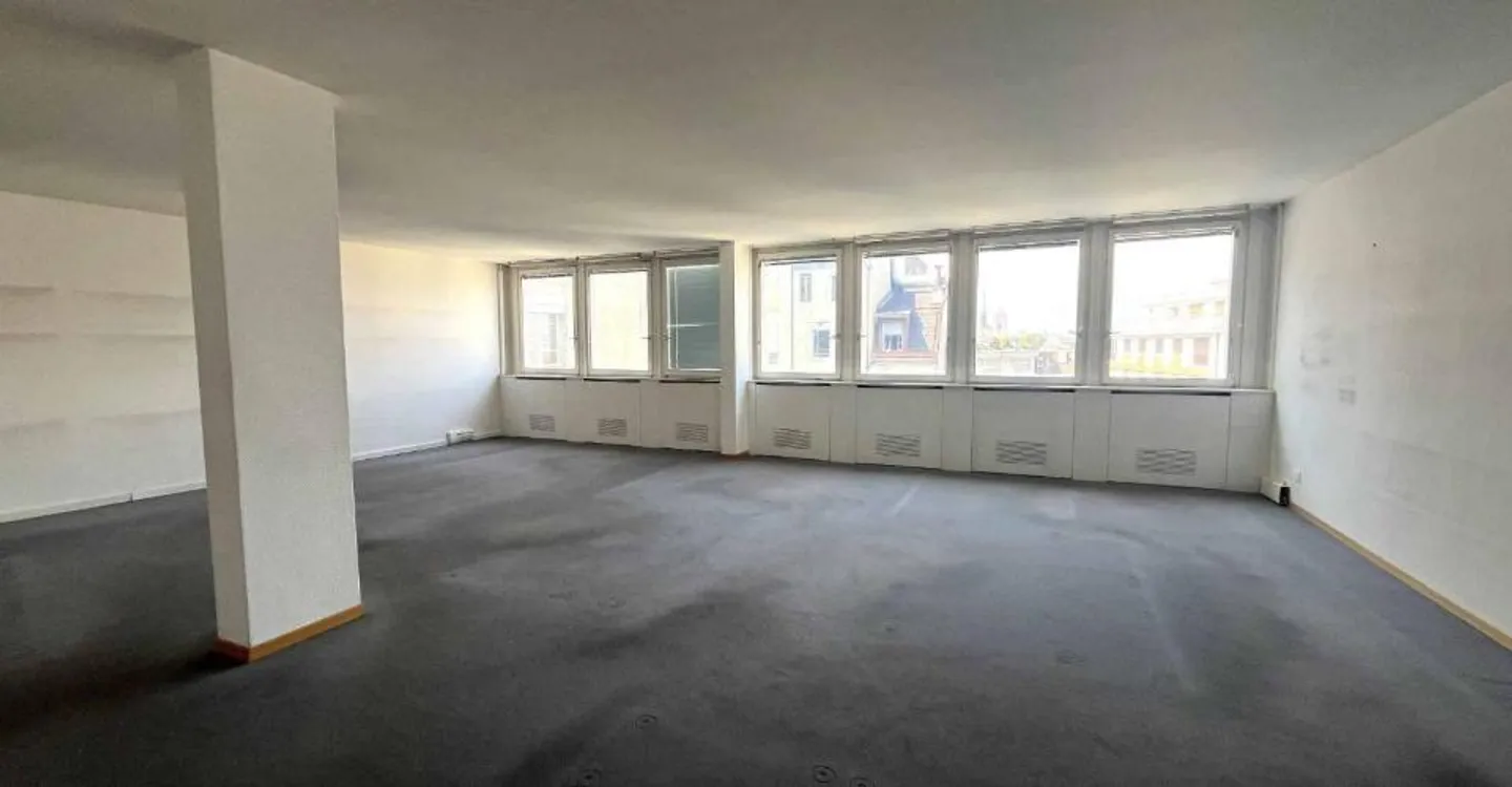 Offices 367m2 - City Center - short term - Photo 2 of 13