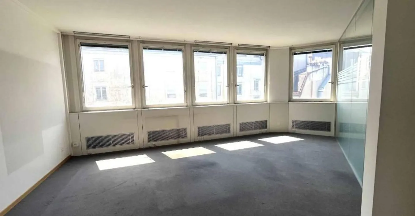 Offices 367m2 - City Center - short term - Photo 3 of 13