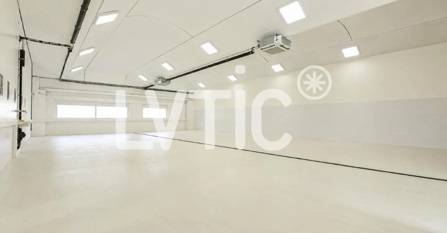 Industrielles Gebäude von 1560 m2 zur Miete in Sierre - Foto 4 von 13