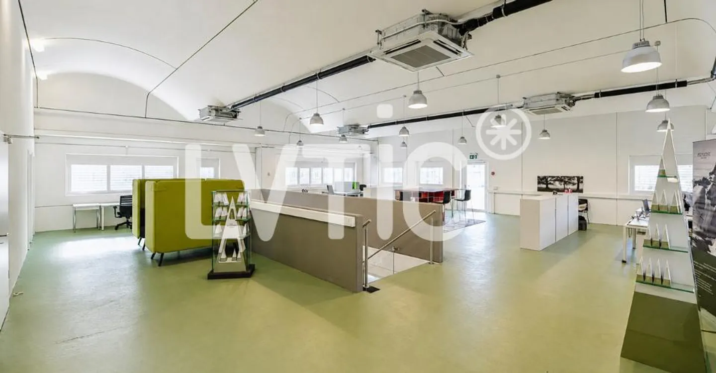 Industrielles Gebäude von 1560 m2 zur Miete in Sierre - Foto 5 von 13