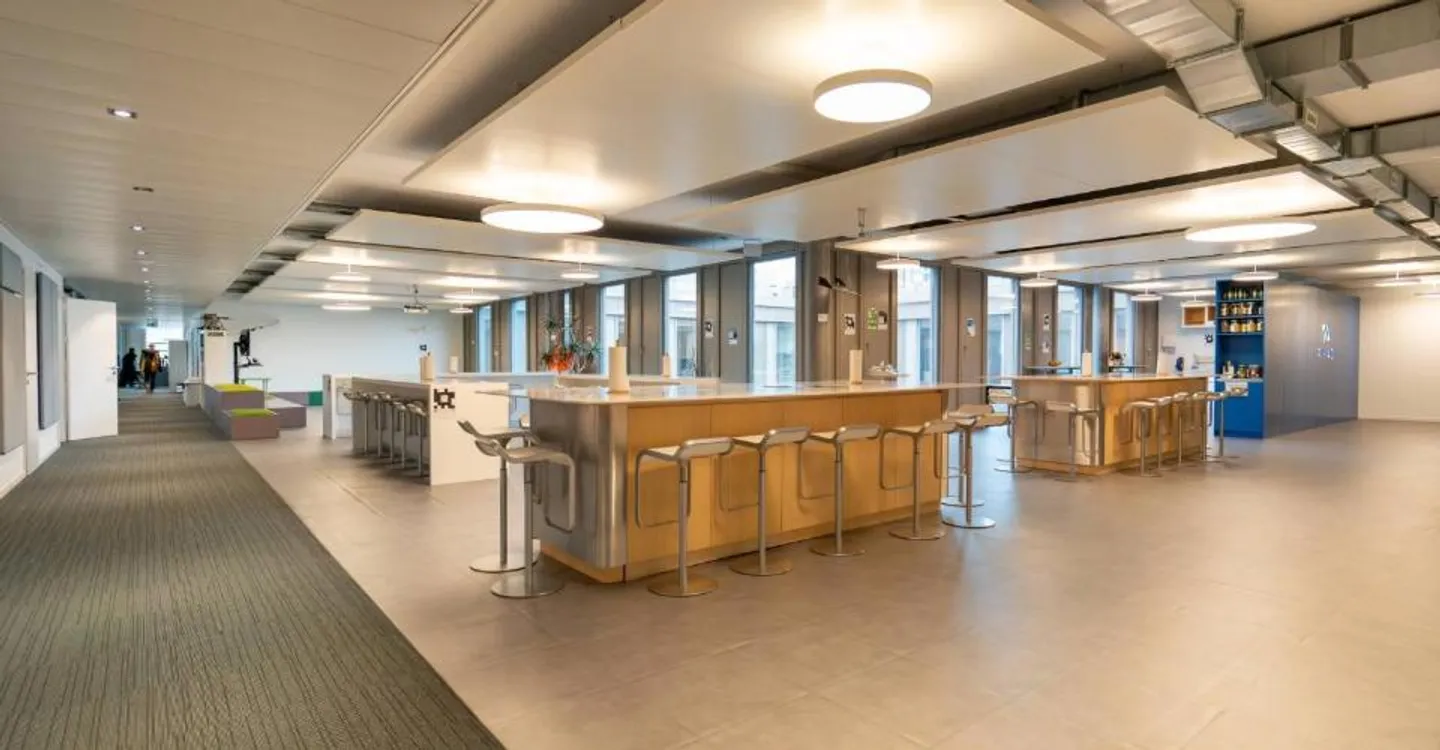 Vos bureaux au dernier étage dans le dynamique quartier de Malley - Photo 4 of 11