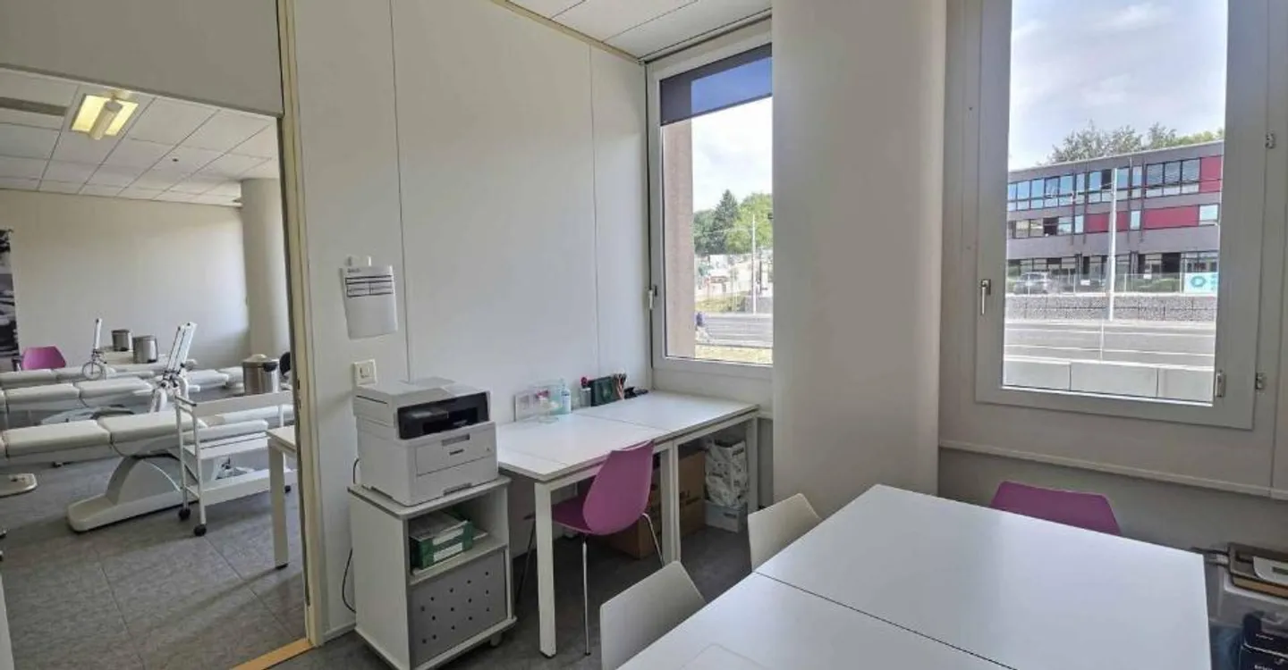 Pleasant bright offices of approximately 115 m2 - Photo 3 of 7