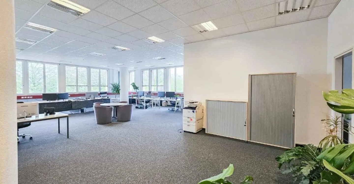 Administrative Office 234 m2 in Renens VD - Photo 2 of 7