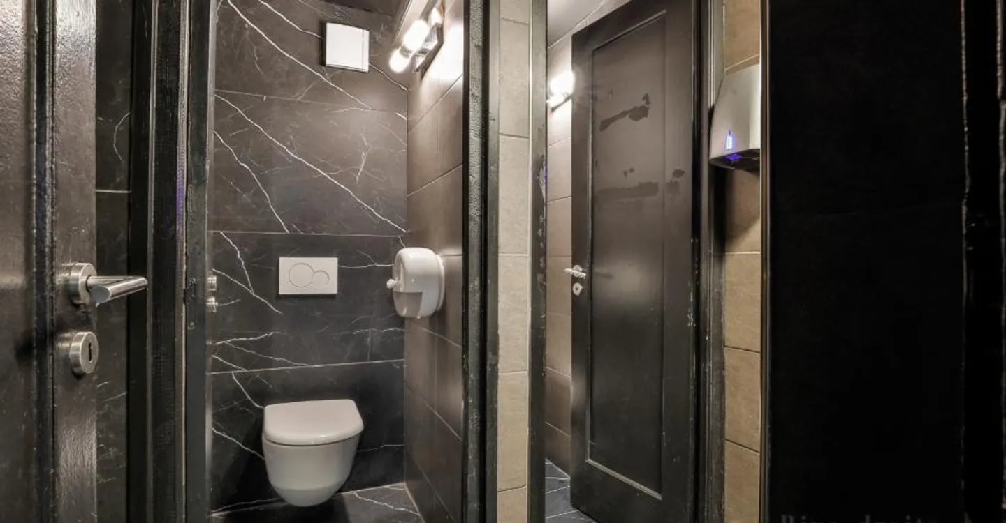 145 m2 premises - Photo 11 of 12