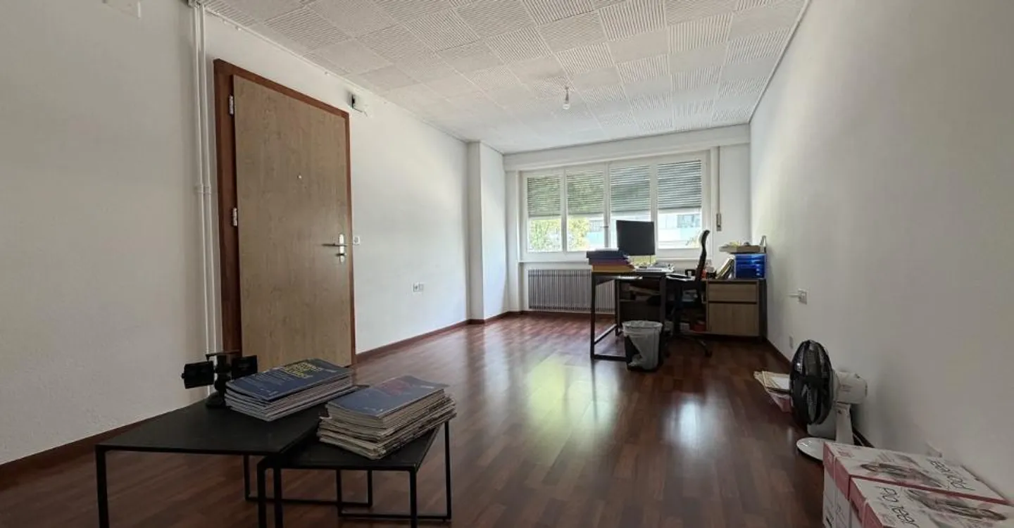 Activity space on the upper floor near the train station - Photo 3 of 7