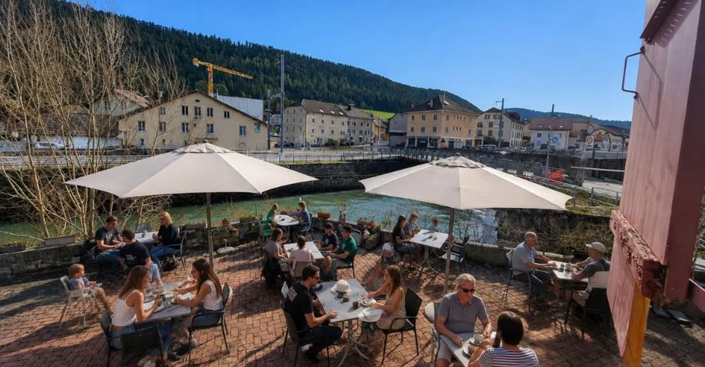 À louer - Tea-room avec boulangerie et magnifique terrasse, bénéficiant d'une situation privilégiée - Foto 2 di 5