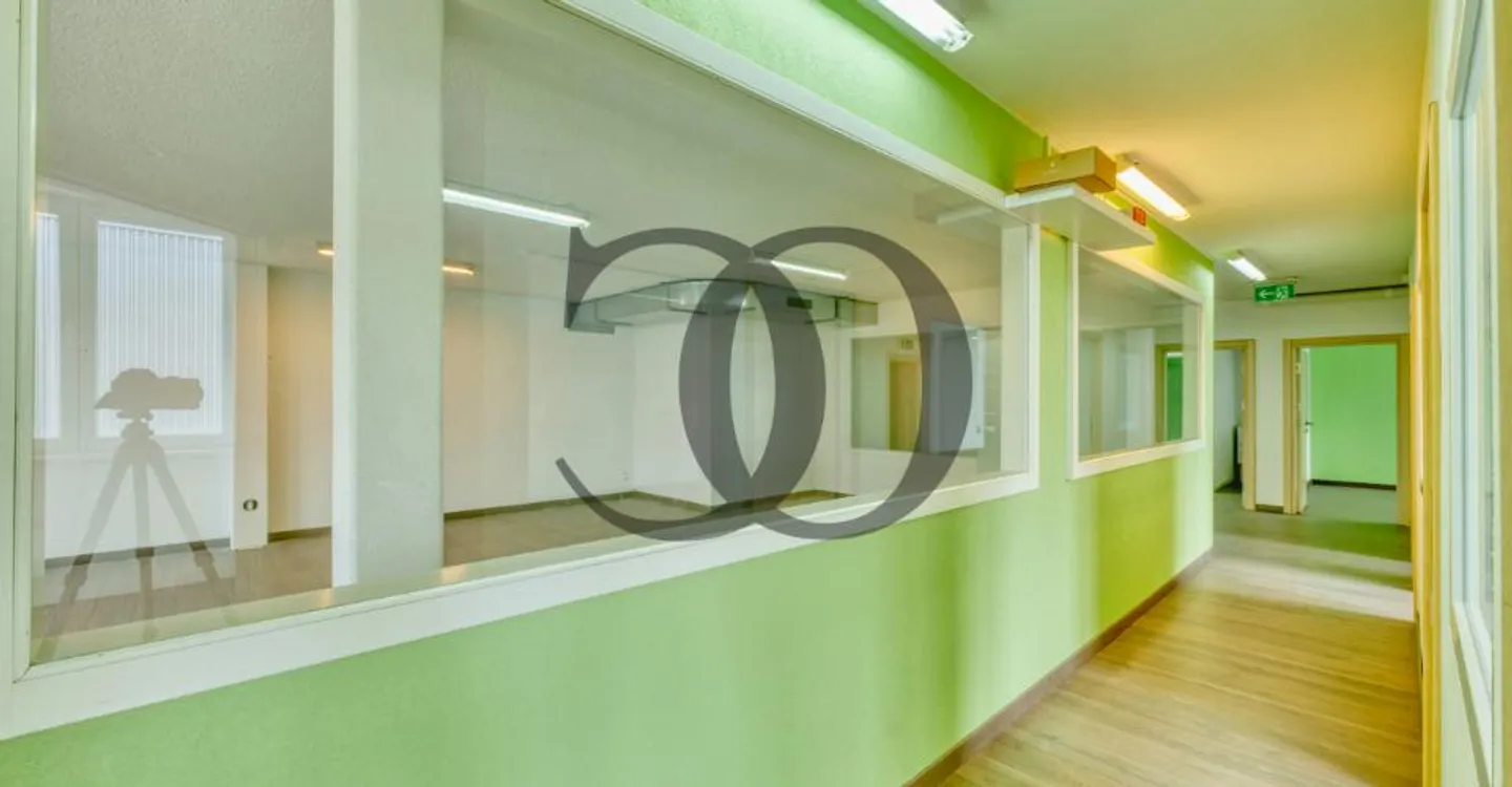 Espace Commercial Moderne à Châtel-St-Denis - Photo 6 sur 13