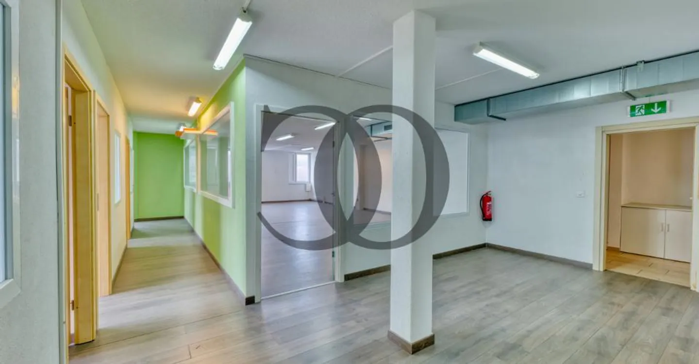 Espace Commercial Moderne à Châtel-St-Denis - Photo 2 sur 13