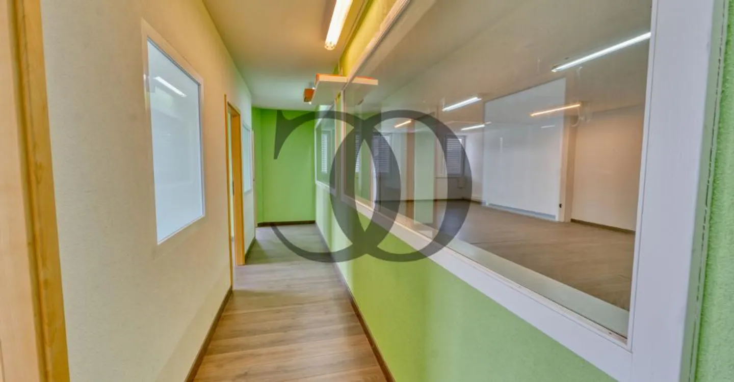 Espace Commercial Moderne à Châtel-St-Denis - Photo 9 sur 13
