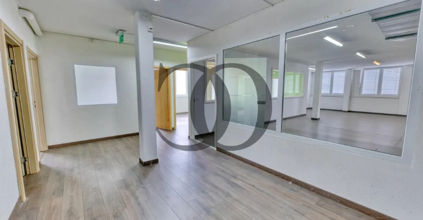 Espace Commercial Moderne à Châtel-St-Denis - Photo 3 sur 13