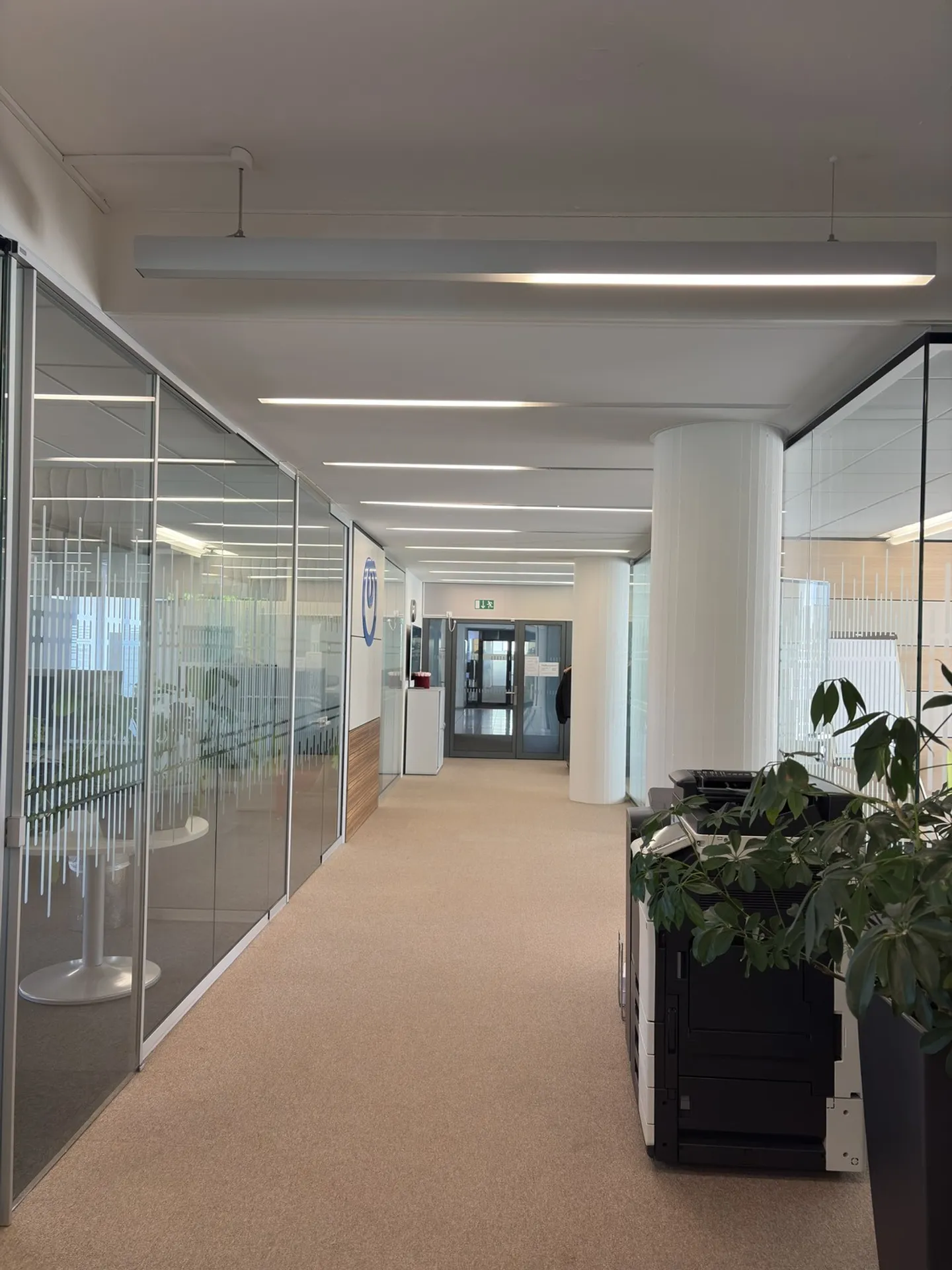 Attractive, developed office space in a central location in Wallisellen - Photo 1 of 12