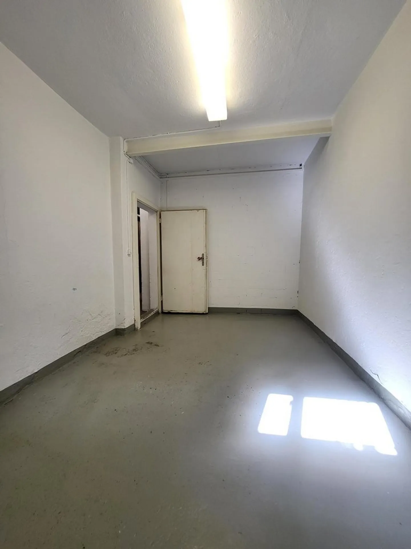 Storage Room in the City of Zurich - Photo 2 of 3