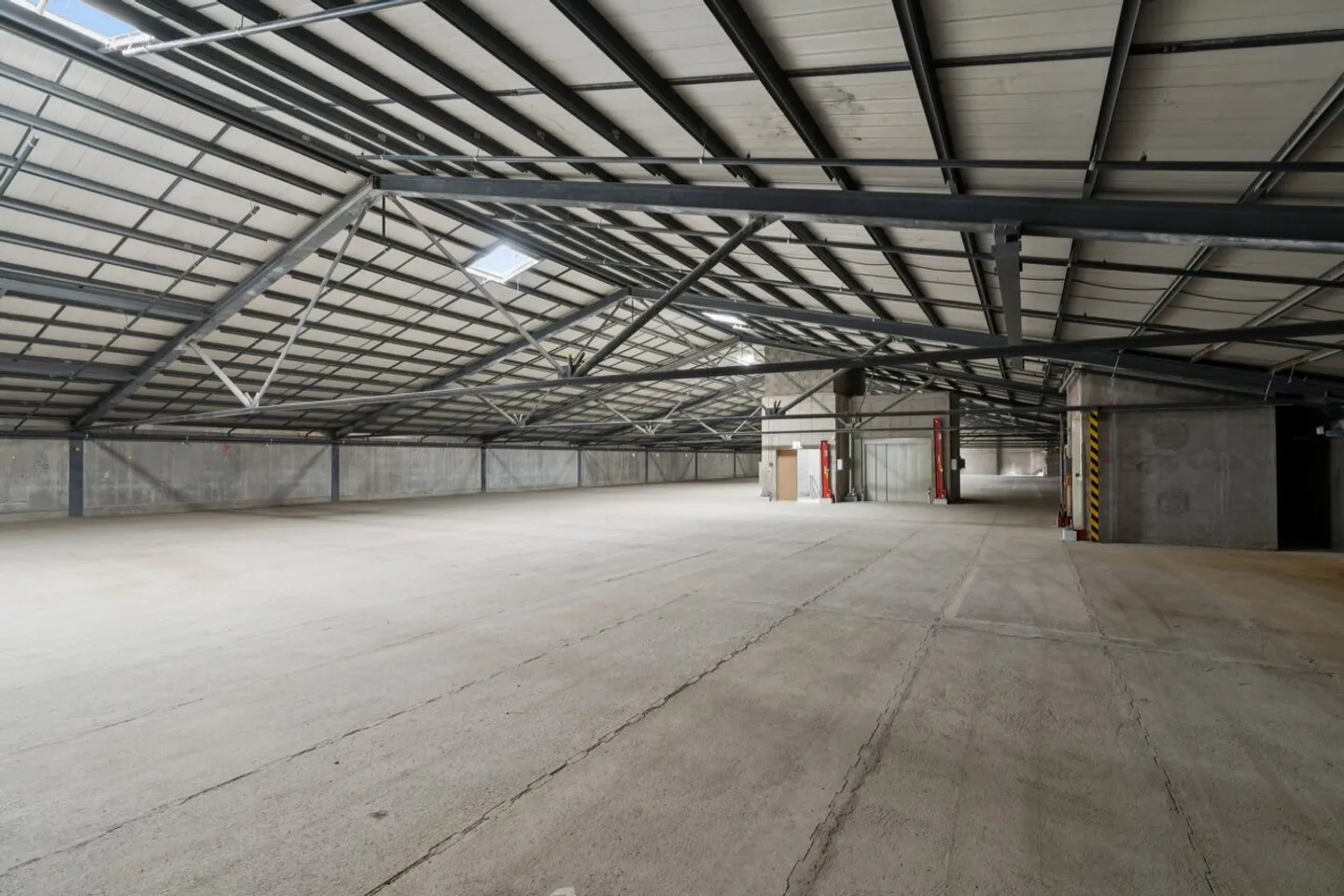 Magazzino di 2200 m² in affitto – Onnens - Foto 4 di 12