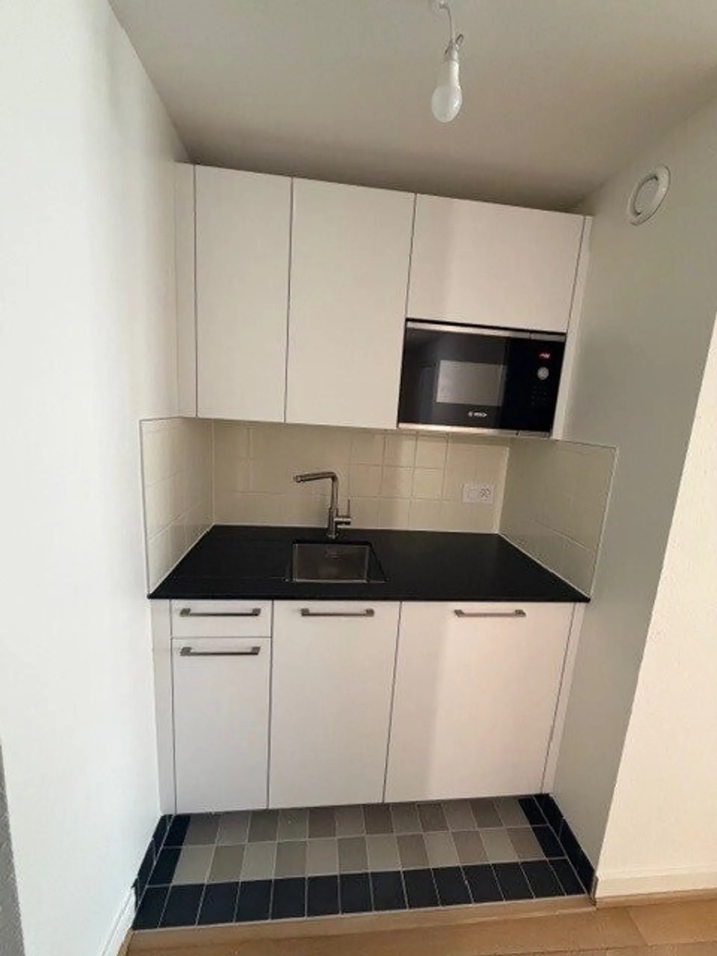 Offices of approximately 49m2 near the train station - Photo 3 of 4