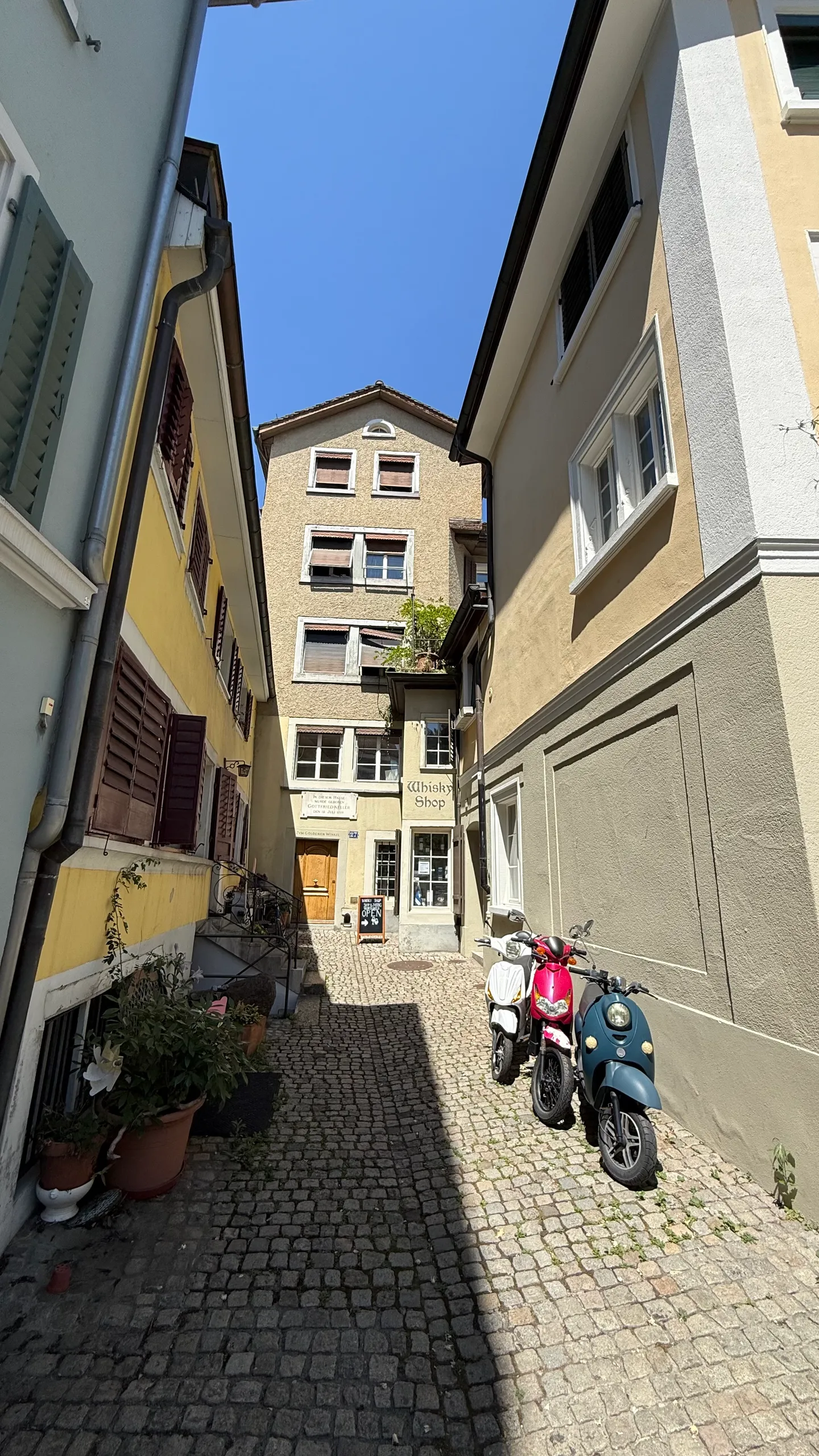 Charming Retail Space in Zurich - Photo 7 of 7