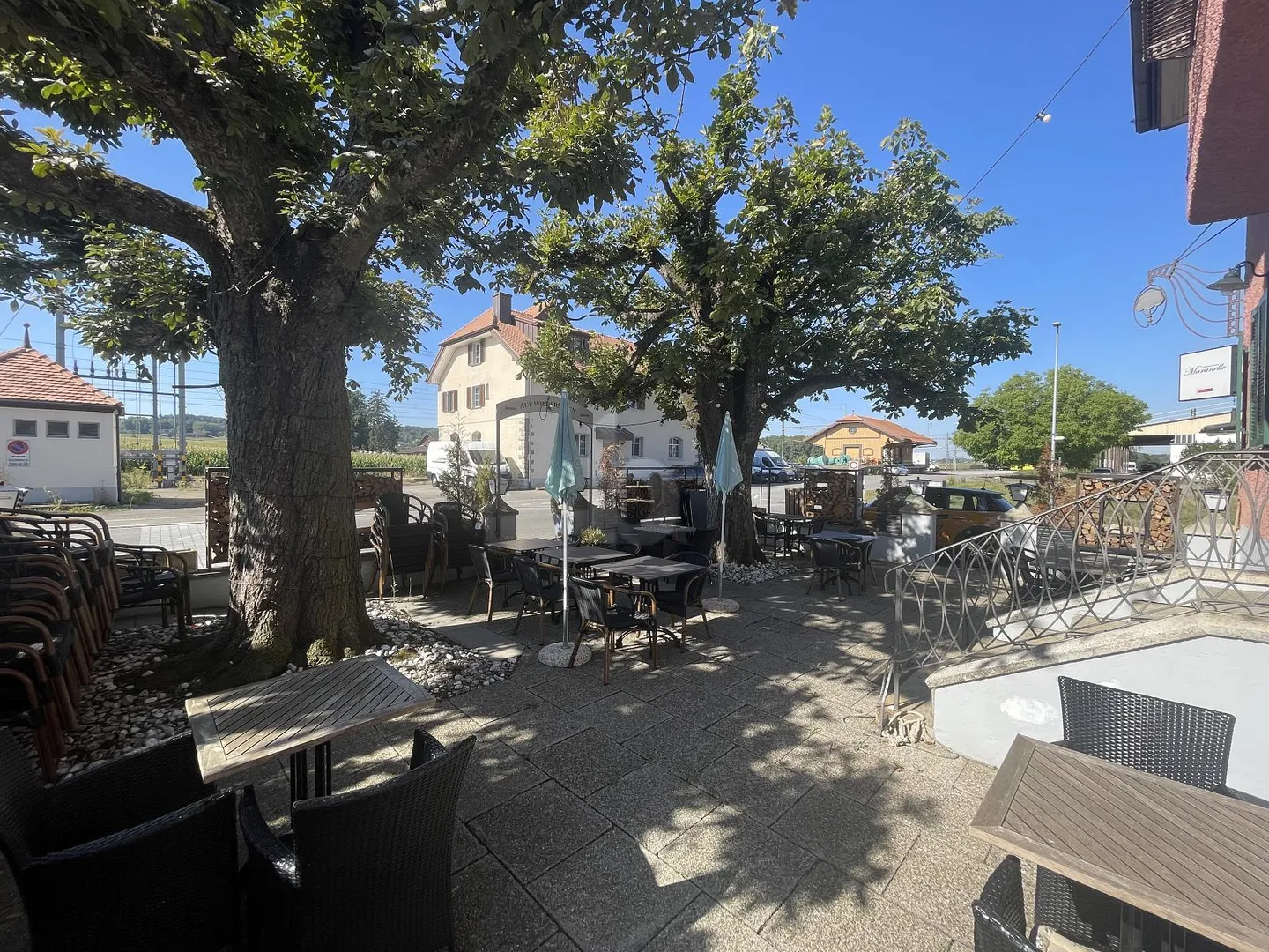 CHARMANT, RICHE EN TRADITION ET POLYVALENT - Photo 1 sur 6
