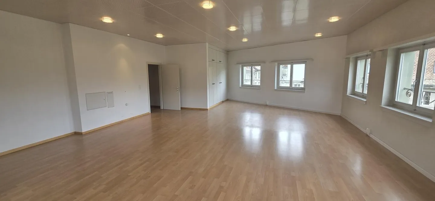 Administrative area of 100 m² - Bourg district, Fribourg - Photo 3 of 8
