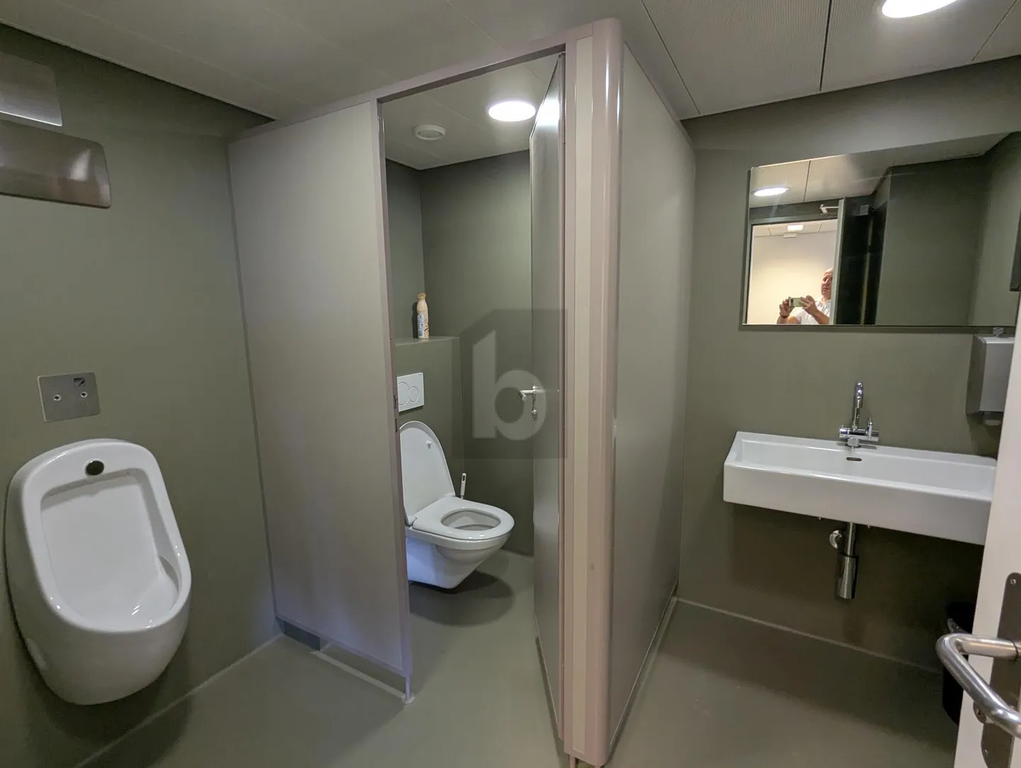 FLEXIBLE WITH RECEPTION, TERRACE AND GOODS LIFT - Photo 5 of 6