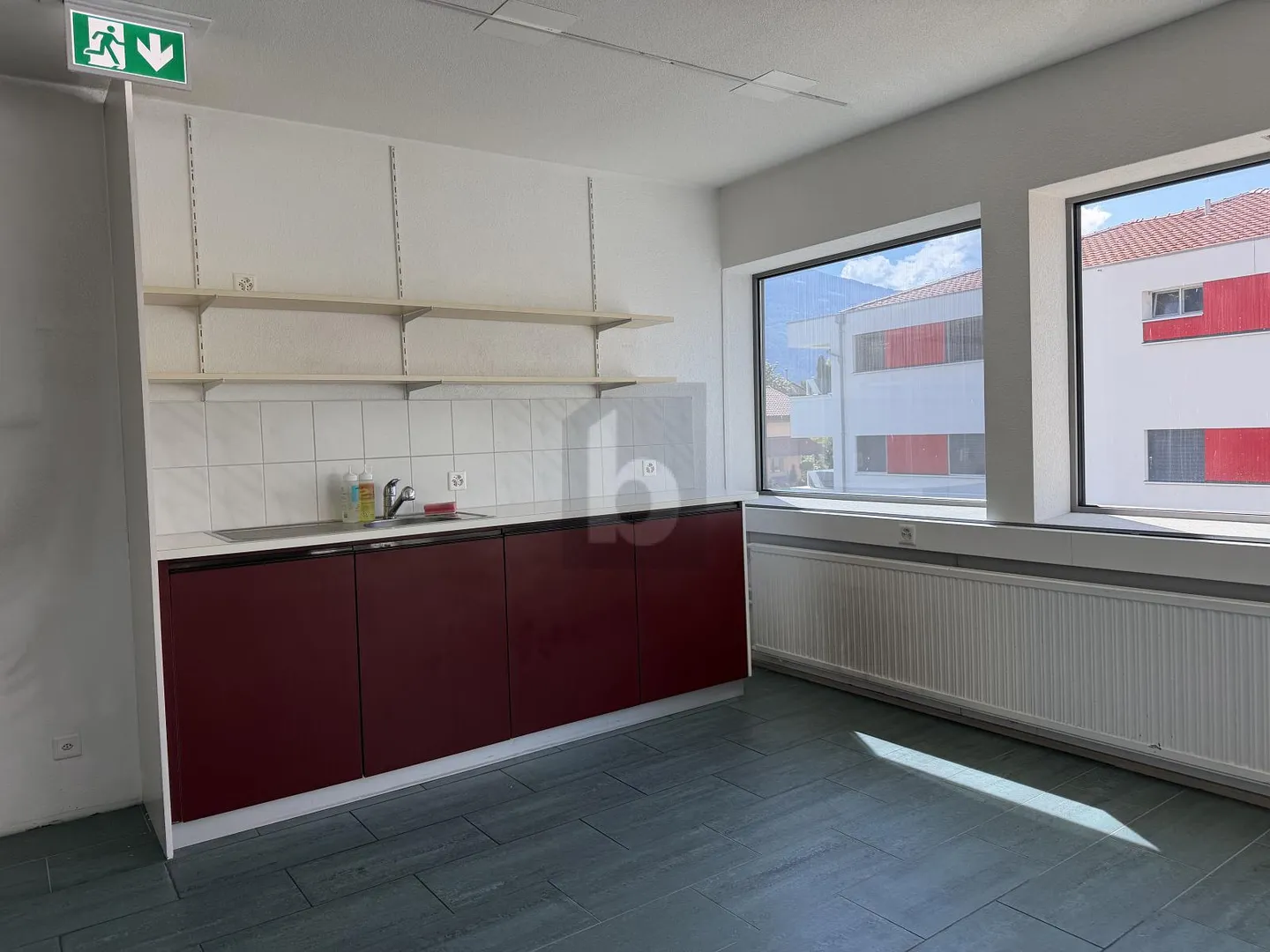 EMPLACEMENT STRATÉGIQUE ET ESPACES MODULABLES - Photo 2 sur 5