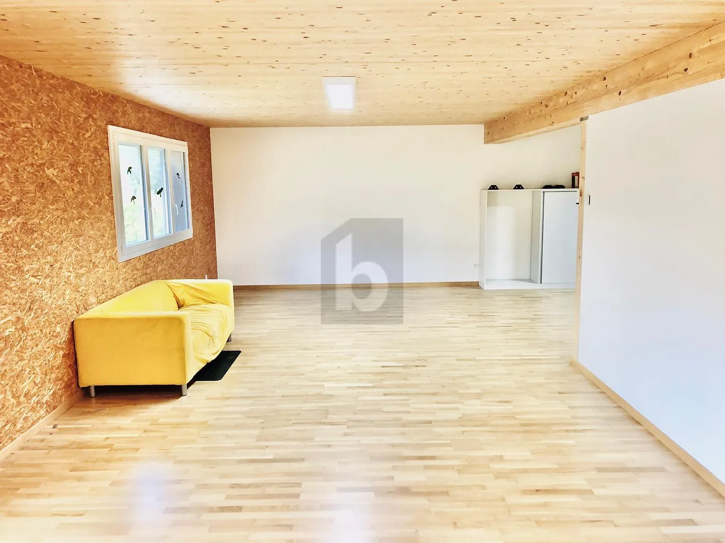WELL-MAINTAINED, LIGHT-FLOODED PREMISES - Photo 2 of 5