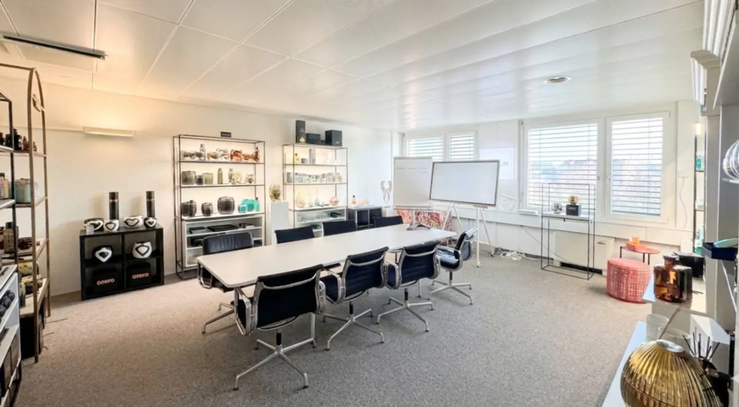 Exclusive air-conditioned office space with plenty of natural light - Photo 1 of 4