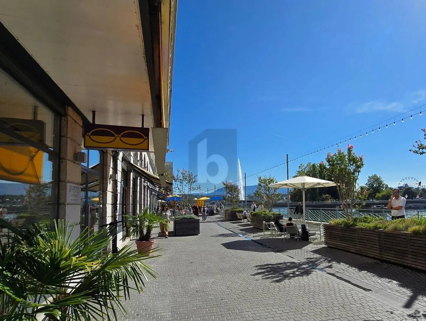 IDEALLY LOCATED ON THE QUAIS DES BERGUES - Photo 1 of 6