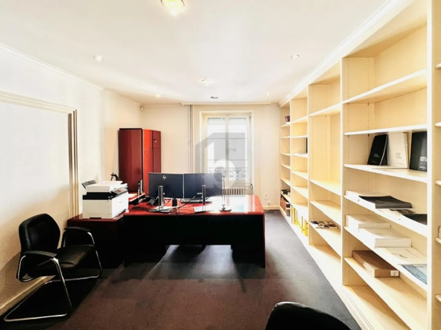 IDEALLY LOCATED ON THE QUAIS DES BERGUES - Photo 2 of 6