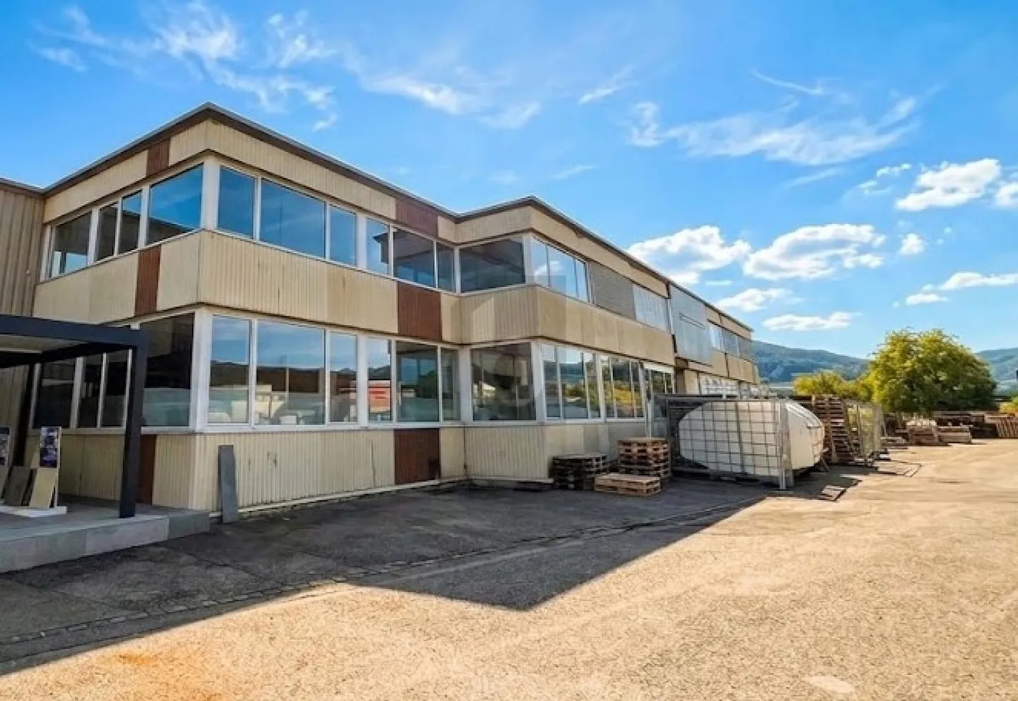 BRIGHT, SPACIOUS AND PRACTICAL - Photo 1 of 6