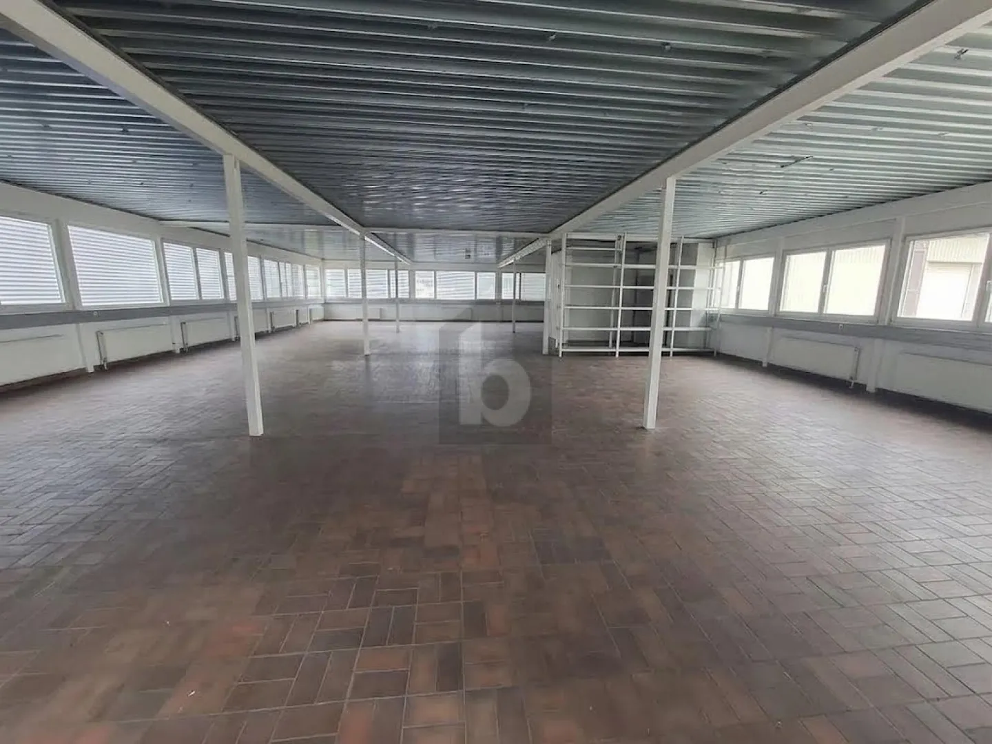 BRIGHT, SPACIOUS AND PRACTICAL - Photo 2 of 6