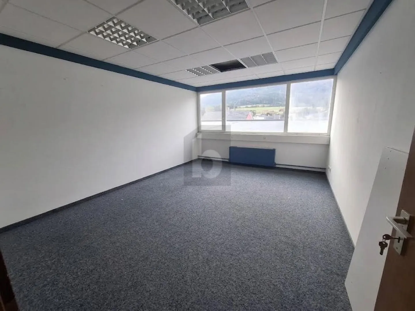 BRIGHT, SPACIOUS AND PRACTICAL - Photo 5 of 6