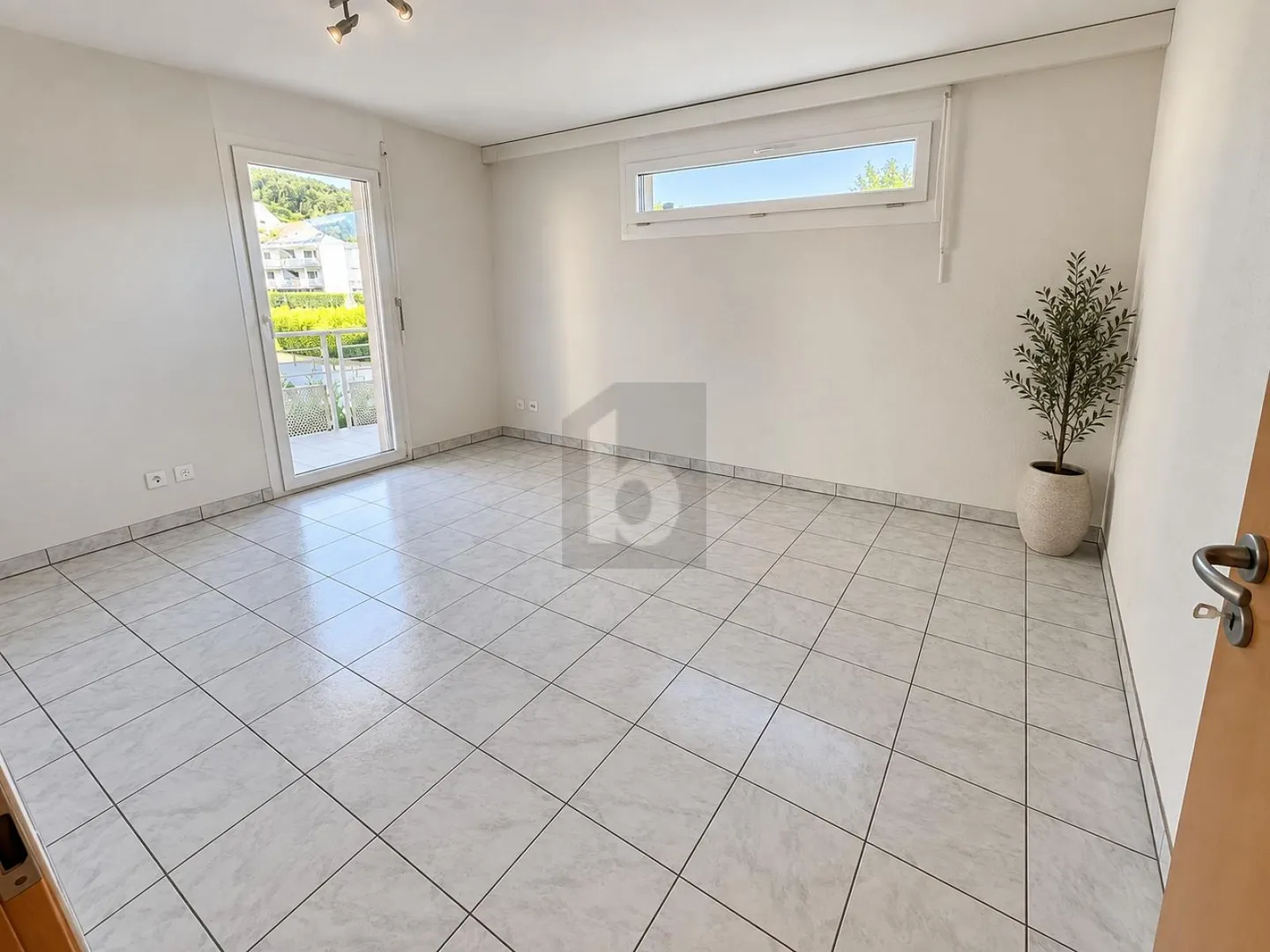 THE IDEAL SPACE TO DEVELOP YOUR BUSINESS - Photo 4 of 6