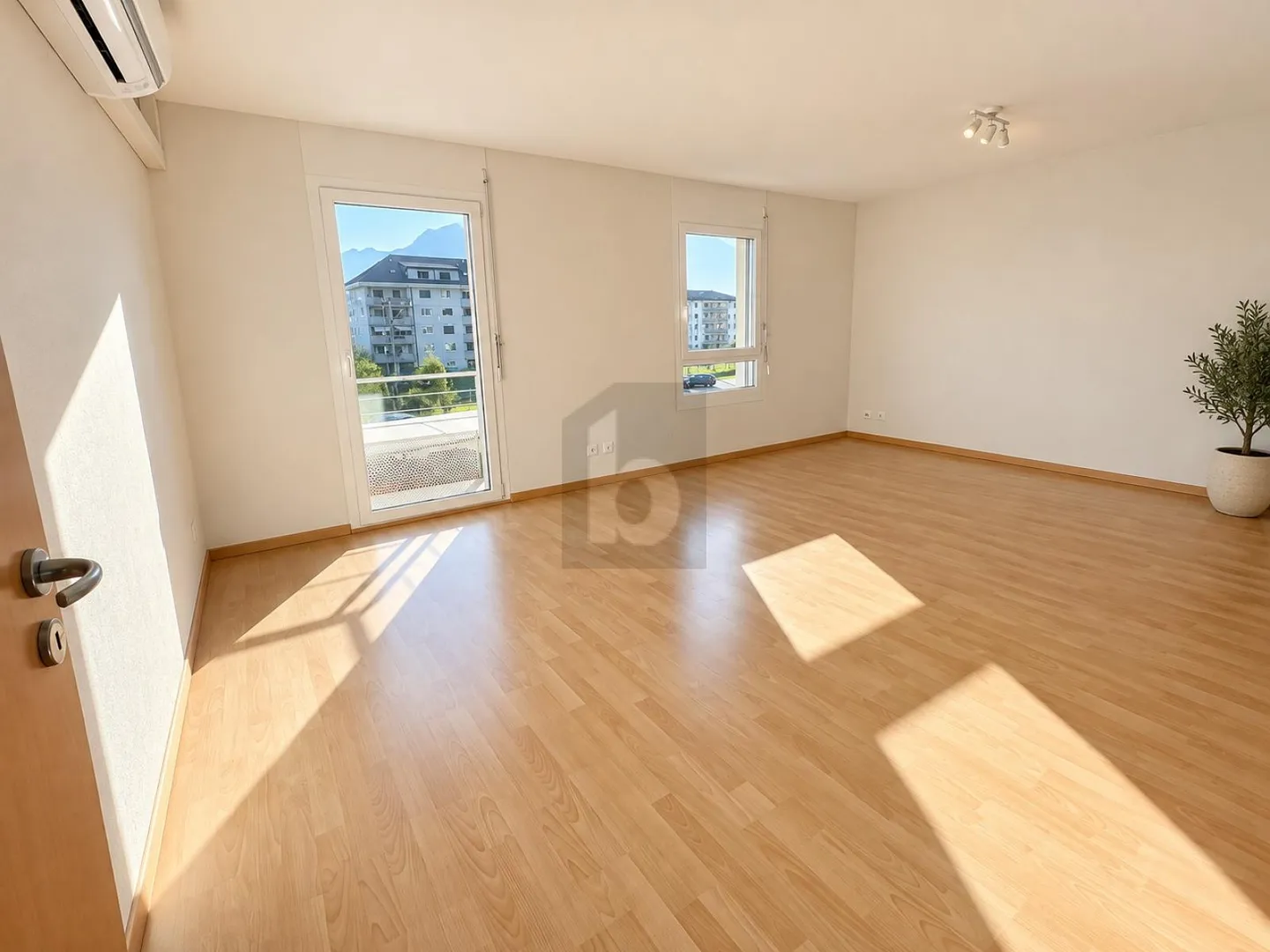 THE IDEAL SPACE TO DEVELOP YOUR BUSINESS - Photo 5 of 6