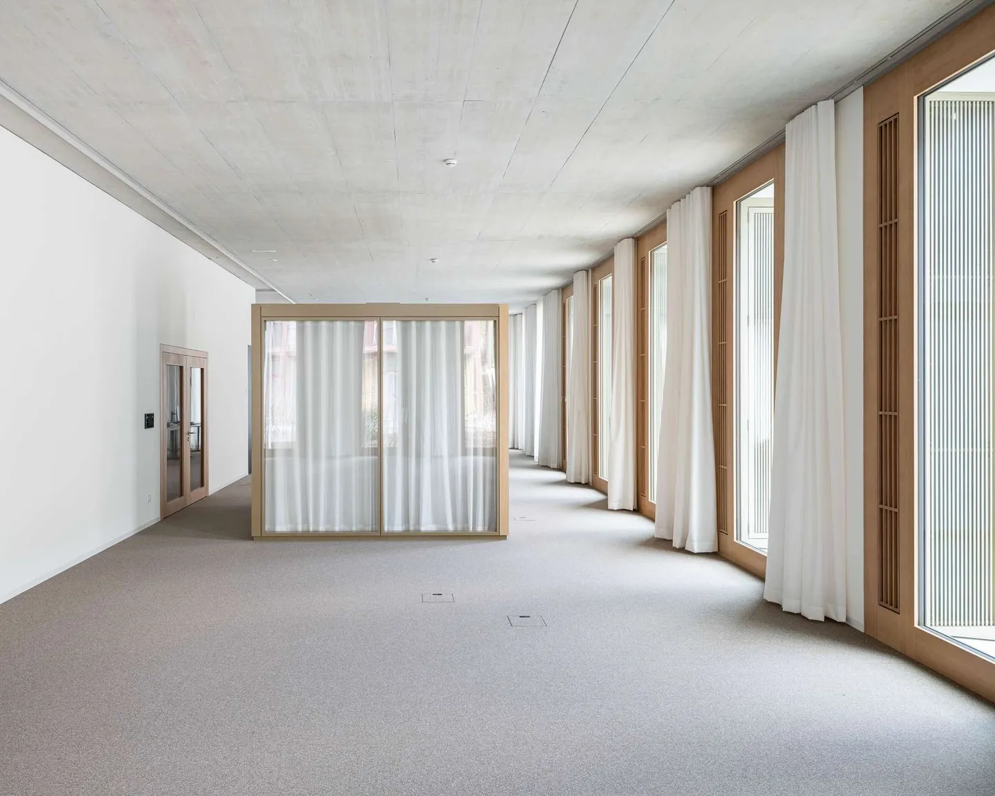 Spacious Office Space in Zurich - Photo 2 of 13
