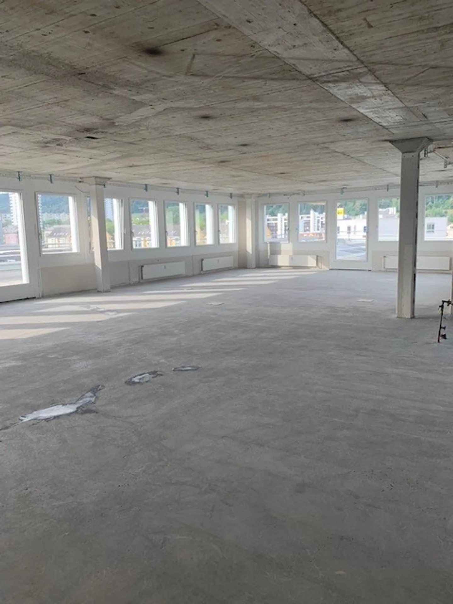 Spazio ufficio e commerciale attraente in costruzione grezza - Foto 5 di 7
