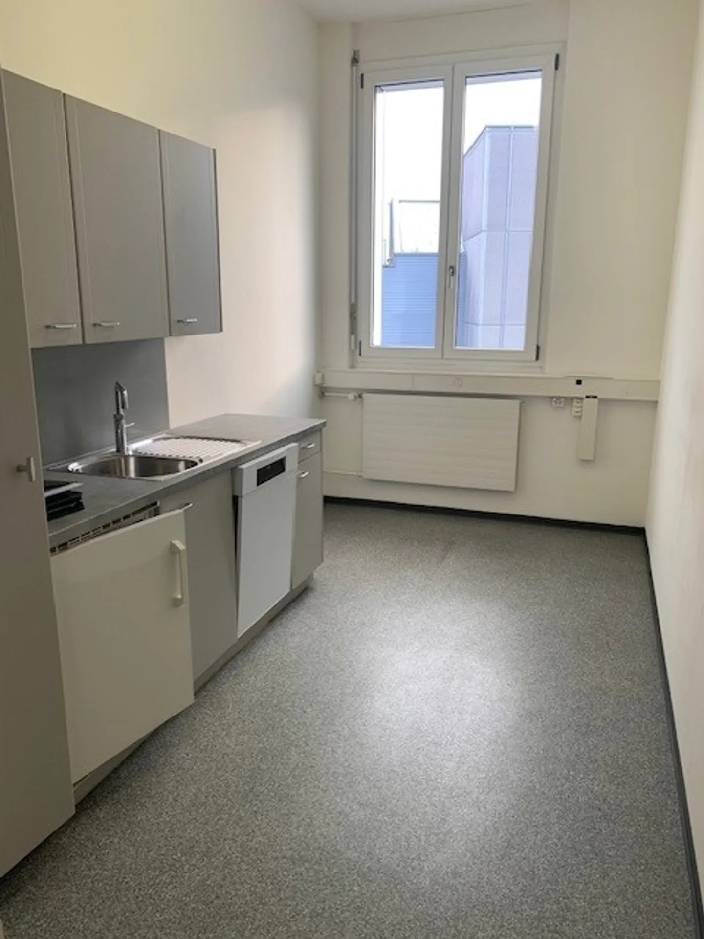 Beautiful bright offices 252 m2 in Urdorf - Photo 9 of 10