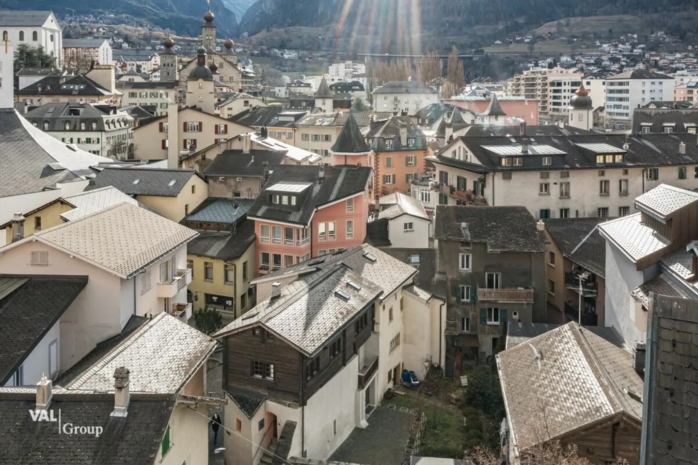 Haus mit Loft und Charakter zur Miete in Brig-Glis - zentral, hell und vielseitig nutzbar - Photo 11 of 13