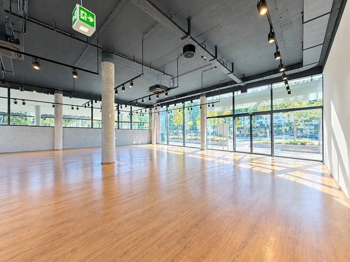 Beautiful commercial space for rent in Fribourg! - Photo 2 of 7