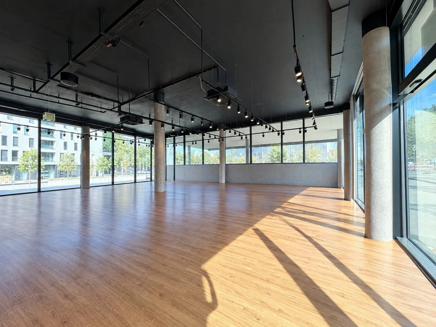 Beautiful commercial space for rent in Fribourg! - Photo 3 of 7