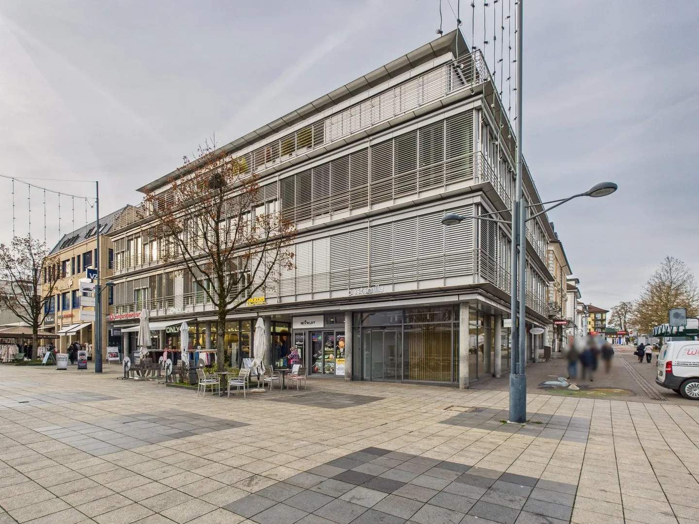 Spazio commerciale moderno con alta visibilità in una posizione centrale a Wil - Foto 2 di 13