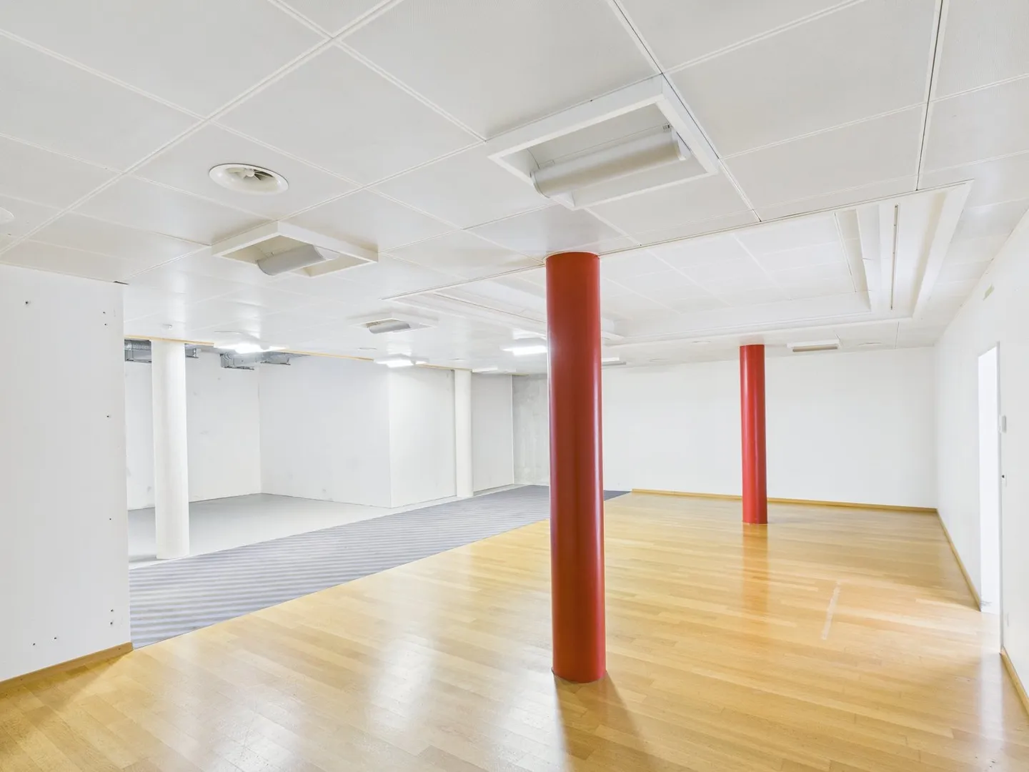 Spazio commerciale moderno con alta visibilità in una posizione centrale a Wil - Foto 13 di 13