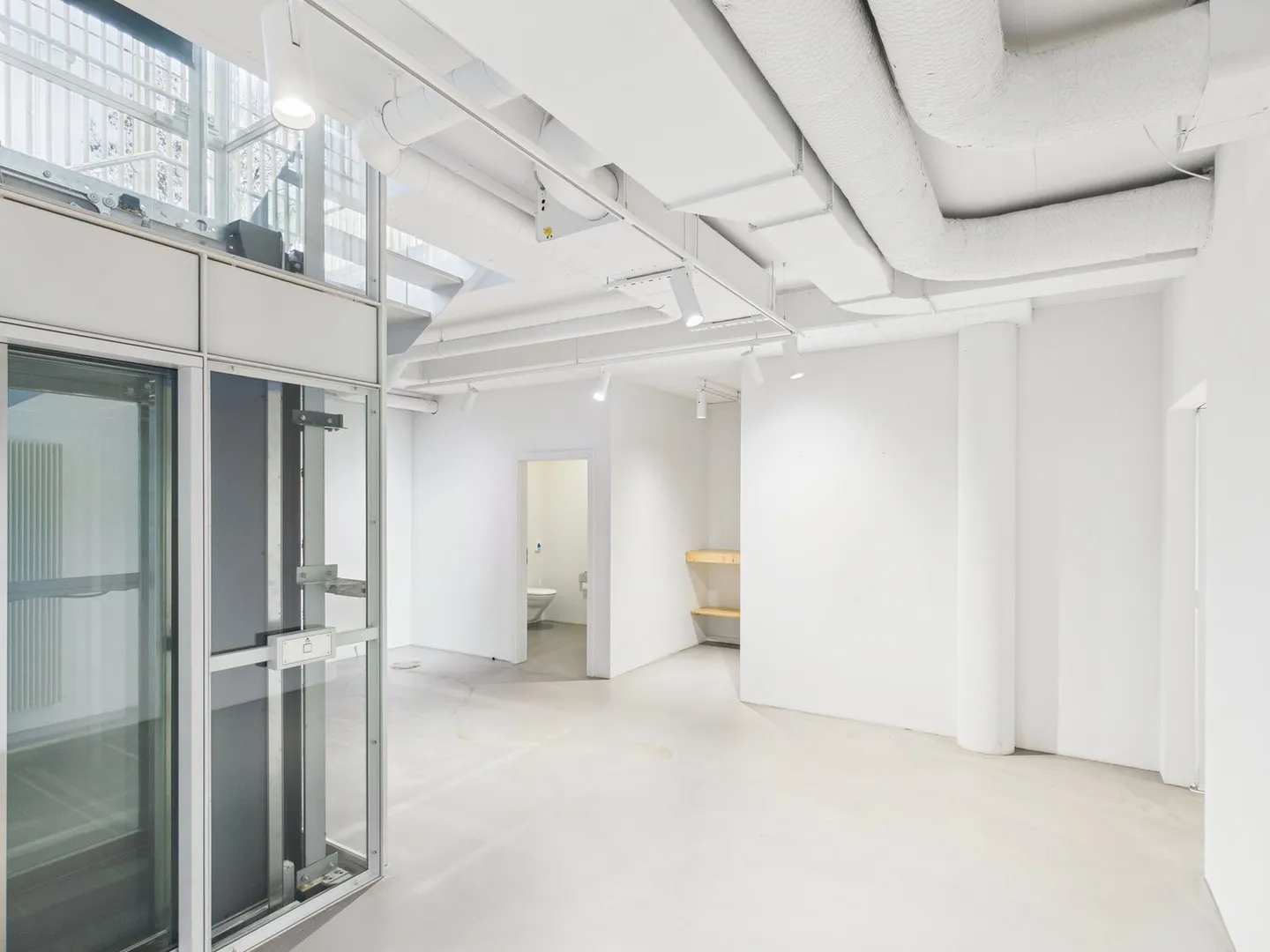Spazio commerciale moderno con alta visibilità in una posizione centrale a Wil - Foto 8 di 13