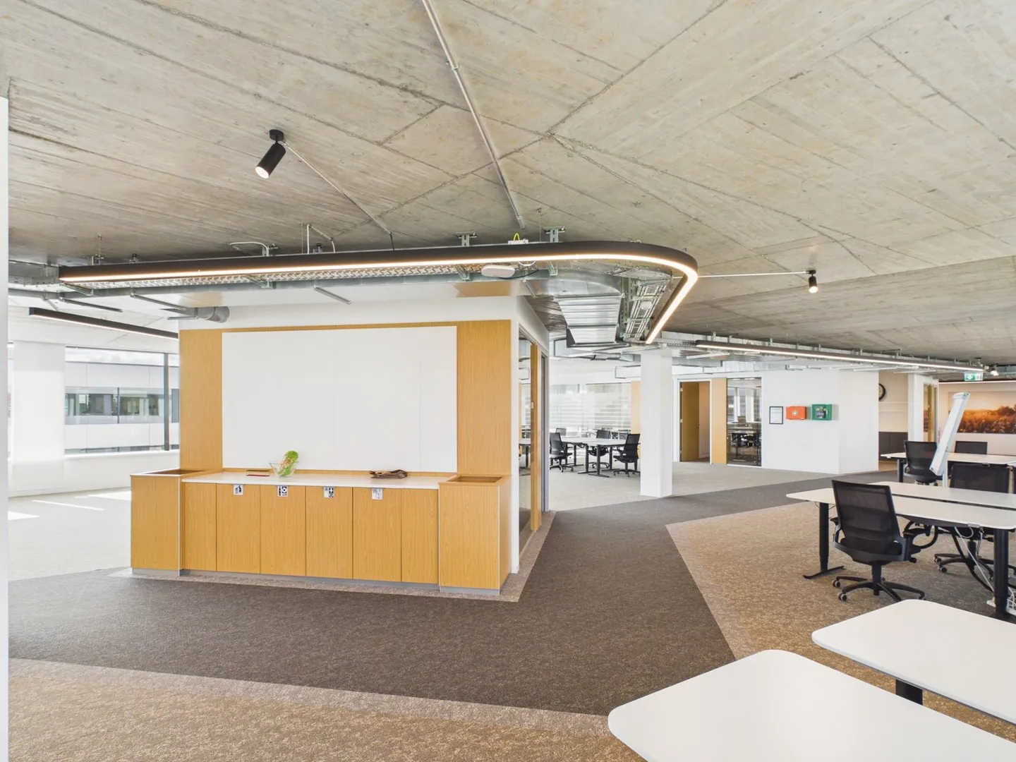 Expansion complète et meublé au 5ème étage — À partir de 358 m² - bureau haut de gamme entièrement développé disponible immédiatement - Photo 12 sur 13