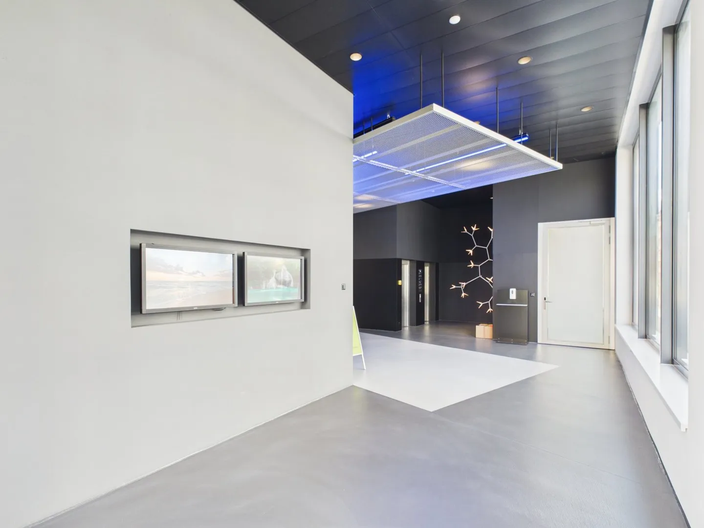 Expansion complète et meublé au 5ème étage — À partir de 358 m² - bureau haut de gamme entièrement développé disponible immédiatement - Photo 3 sur 13
