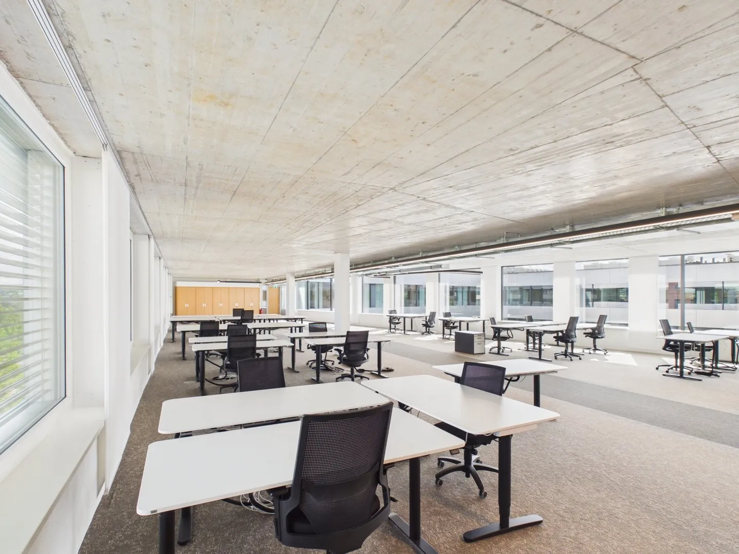 Expansion complète et meublé au 5ème étage — À partir de 358 m² - bureau haut de gamme entièrement développé disponible immédiatement - Photo 11 sur 13