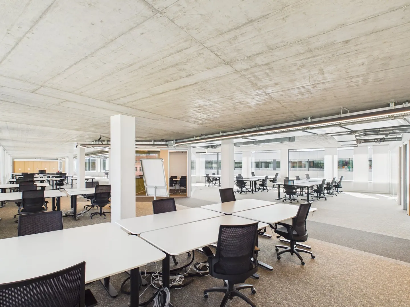 Expansion complète et meublé au 5ème étage — À partir de 358 m² - bureau haut de gamme entièrement développé disponible immédiatement - Photo 8 sur 13