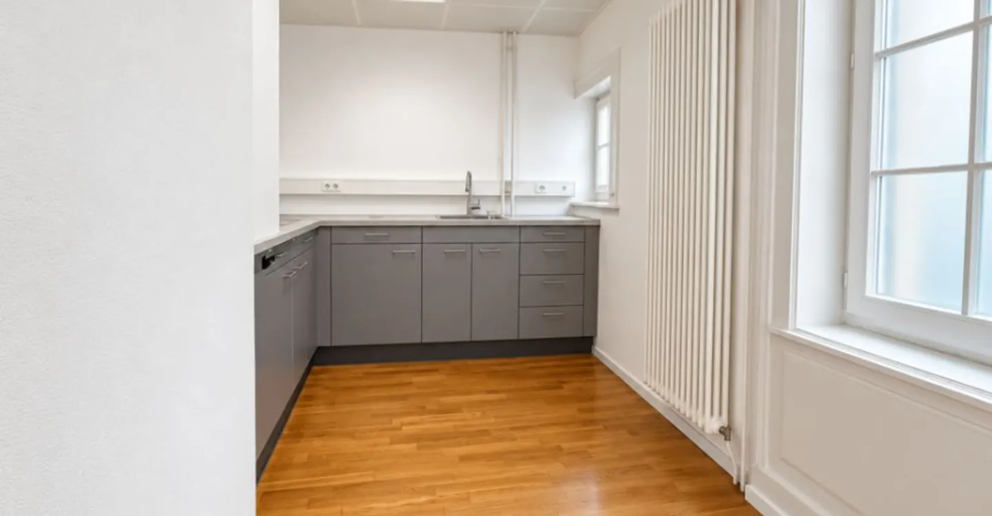 SURFACE COMMERCIALE DE 124M2 AU COEUR DE LA RUE BEAU SEJOUR - Foto 8 di 11