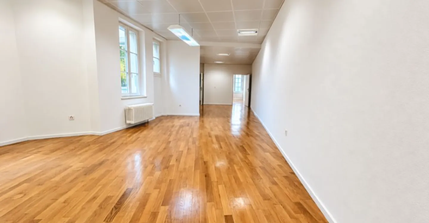 SURFACE COMMERCIALE DE 124M2 AU COEUR DE LA RUE BEAU SEJOUR - Foto 3 di 11