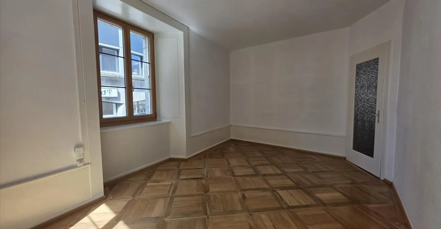 1ST NET RENT OFFERED - SPACE FOR SMALL BUSINESS - Photo 2 of 8