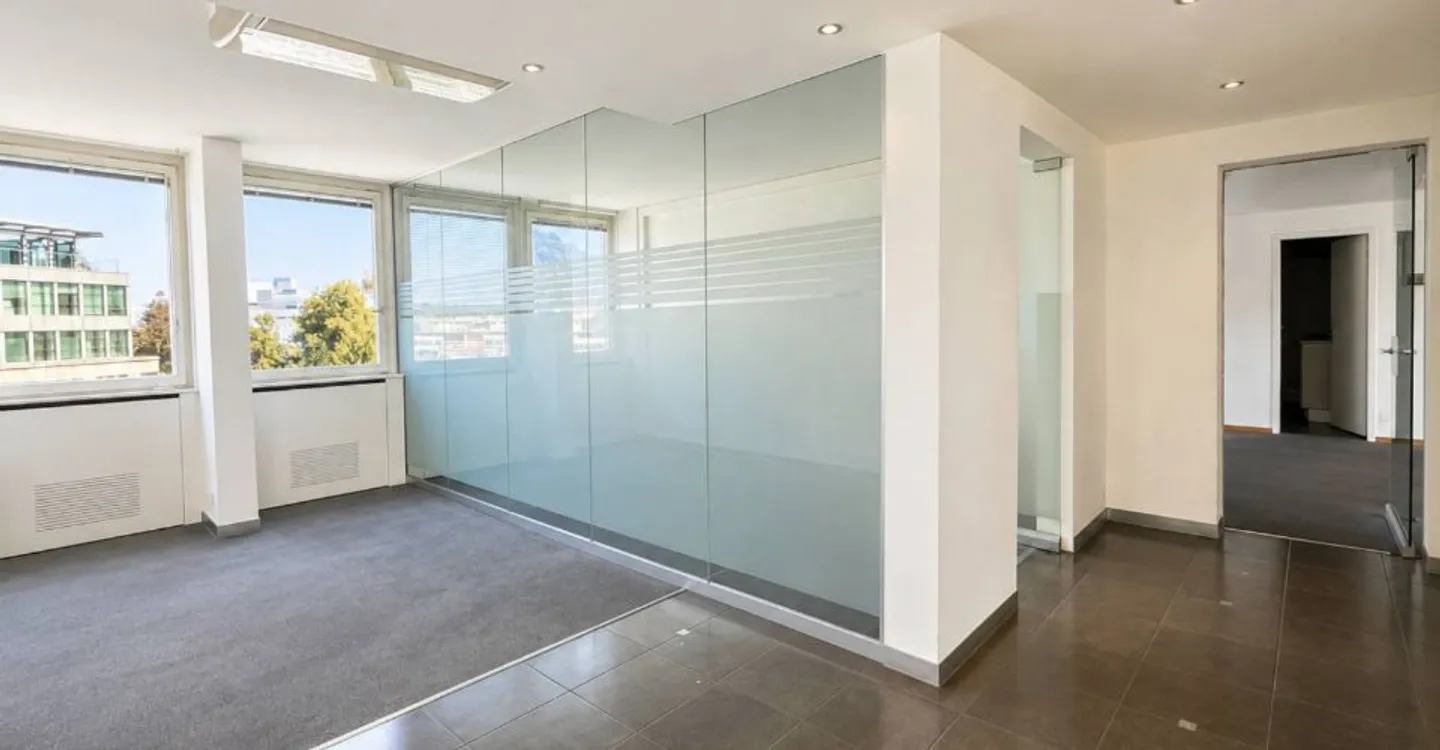 Bureaux 367m2 - Centre-Ville - courte durée - Photo 2 of 10